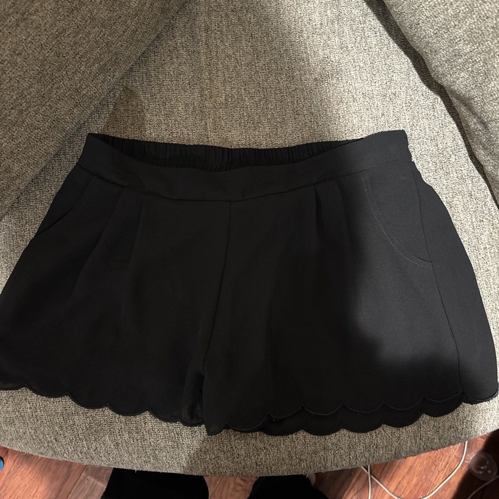 Medium Black Scalloped Hem Women's Shorts